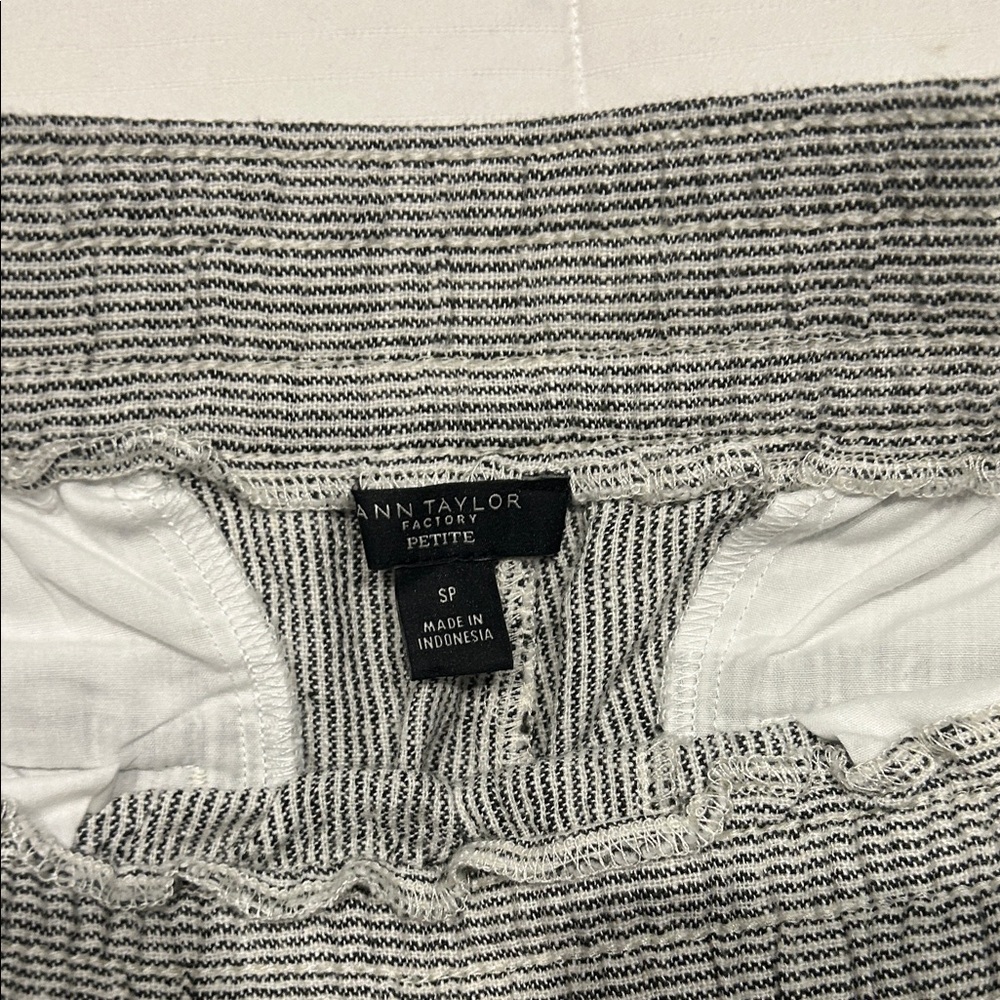 Women’s Gray Striped linen Pants - Picture 3 of 6